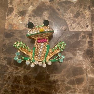 Frog brooch